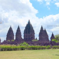 Yogyakarta Temple tour: visit to Borobudur and Prambanan